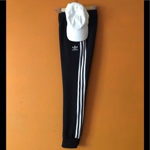 Bundle adidas originals jogger pants and hat